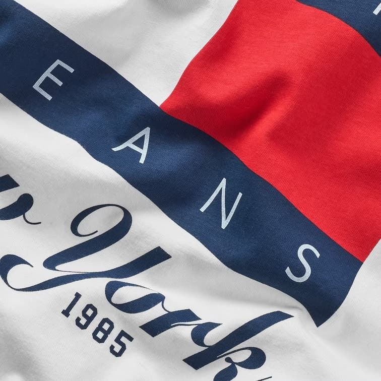 Camiseta Blanca Tommy Jeans Reg Heritage Flag - Imagen 3