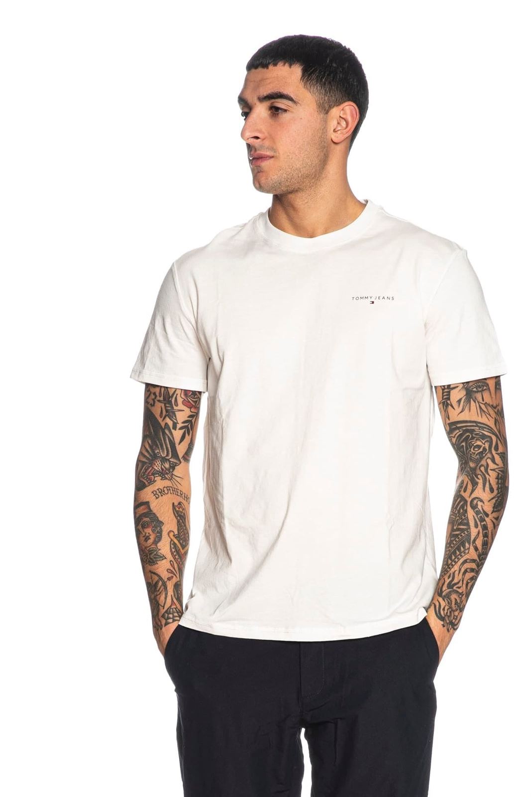 Camiseta Blanca Tommy Jeans Tjm Slim Linear Ches Ecru - Imagen 1