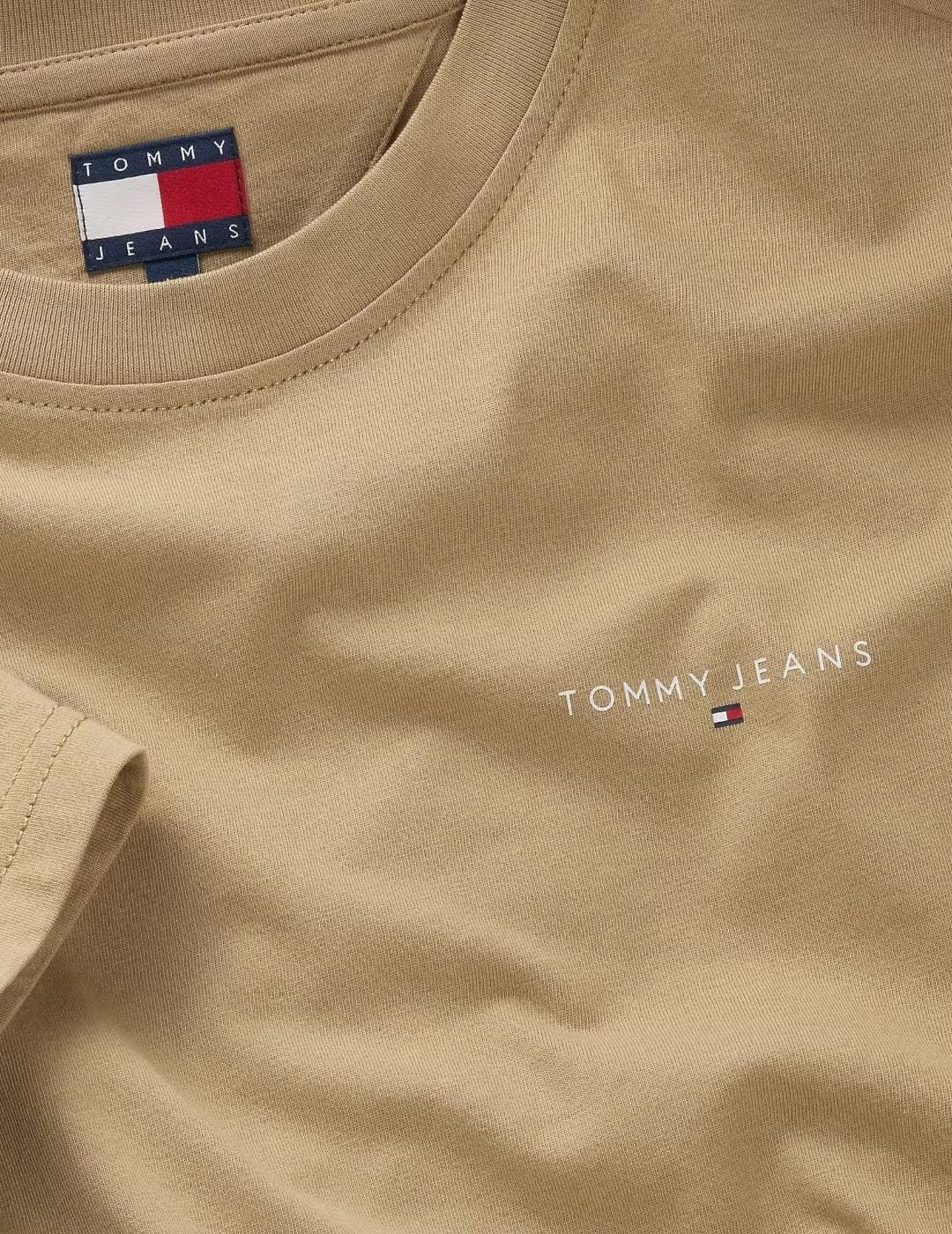 Camiseta Tommy Jeans DM0DM21188 ACT relic tan - Imagen 3