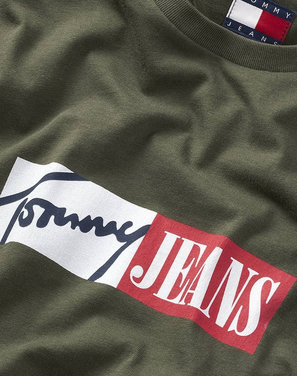 Camiseta Verde Tommy Jeans Tjm Slim ENtry Graphic Tee Ext Fatigue Green DM0DM20365 M12 - Imagen 3