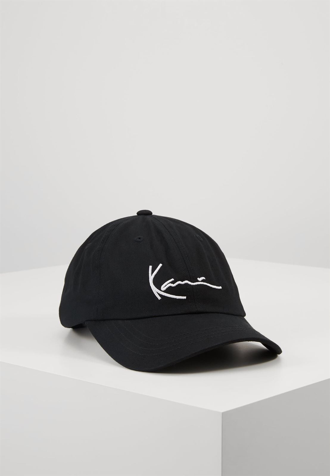 Gorra KARL KANI 7030230 Signature Essential Cap black - Imagen 1