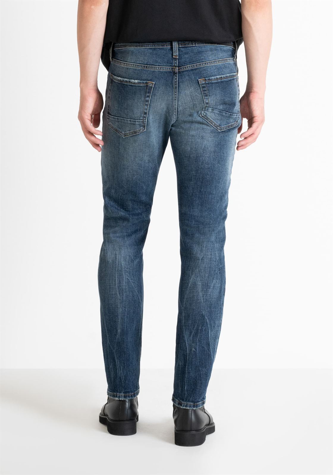 Pantalón Vaquero Antony Morato Jeans Kurt Comfort Tapered Fit (MMDT00282 FA750500 7010 W01887) - Imagen 2